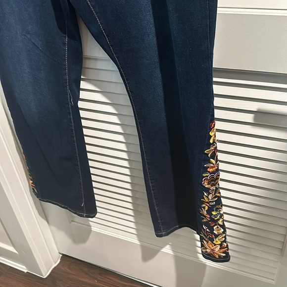 NWT Blue Savvy High Rise Boot Cut Soft & Stretchy Soft Blue Embroidery Jeans. - Picture 3 of 12